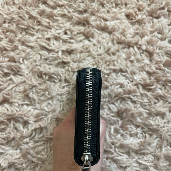 MICHAEL KORS Patent Leather, Black Zip Round Wallet - Picture 4 of 4